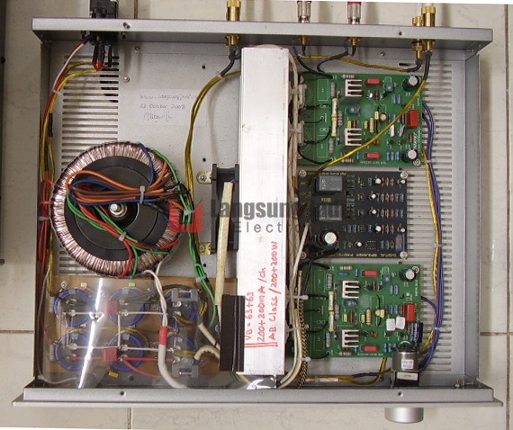 2x200W JFET-MOSFET Power Amp (top inside)